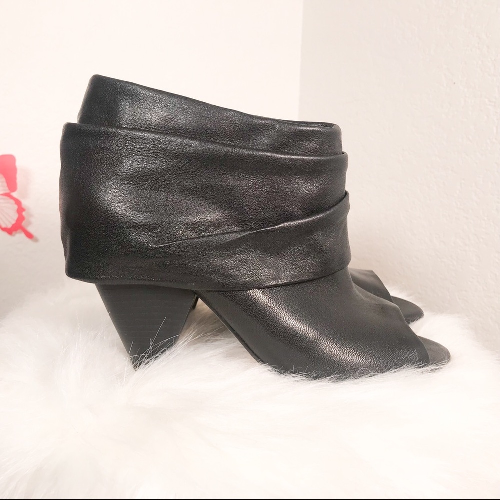 ** Vince Camuto Size 6.5 Black Leather Bootie